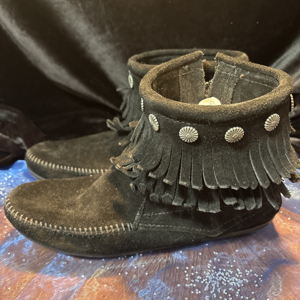 Minnetonka Black Suede Leather Woman's Fringe Moccasins Shoes Sz 6.5 - Picture 2 of 9
